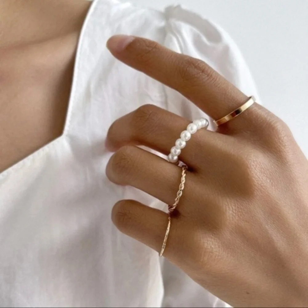 3/$30 💛 Dainty Ring Set